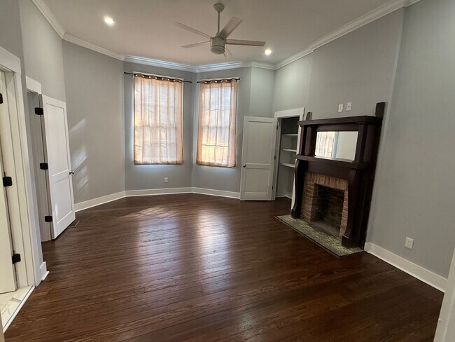 Building Photo - 217 W 36th St
