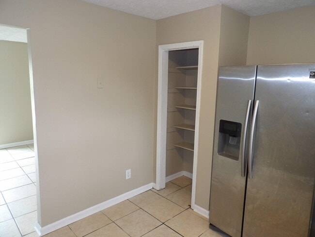 Building Photo - 468 Schenkel Ln