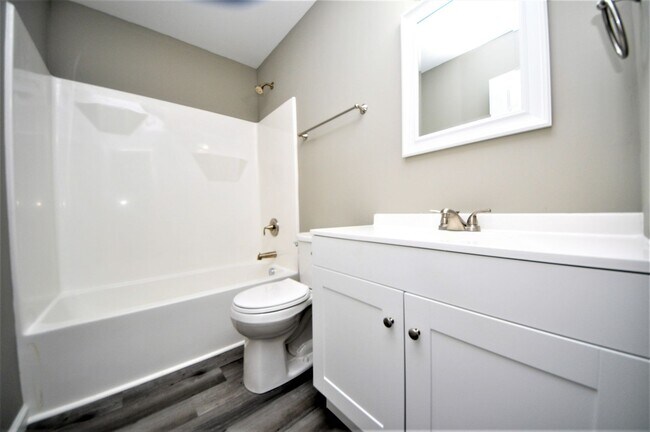 Building Photo - 210 Arlington Way