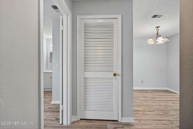 Building Photo - 10200 Belle Rive Blvd