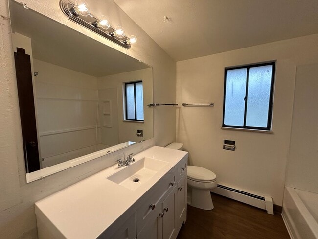 Building Photo - Charming Loveland Home with Lake Views