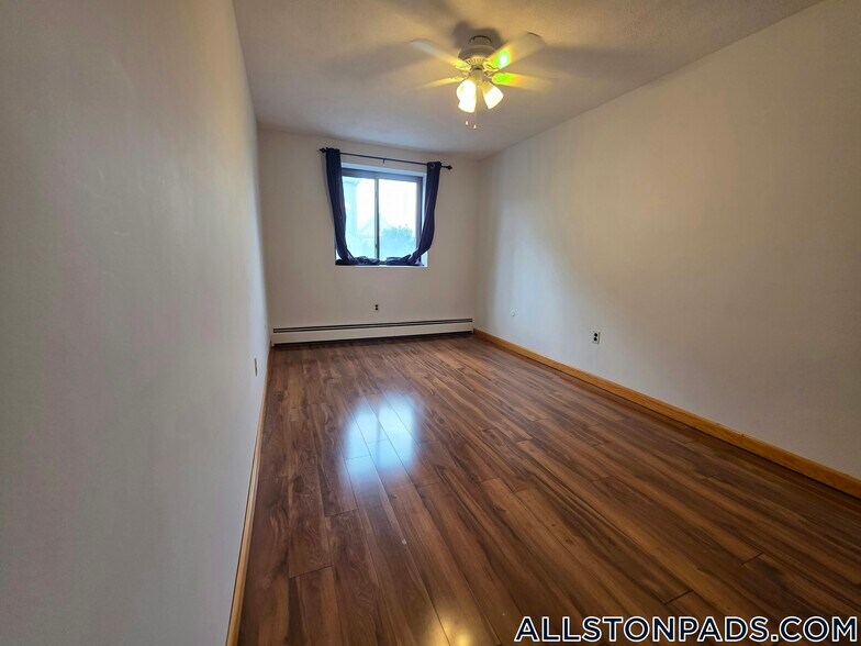 Building Photo - 28 Brentwood St