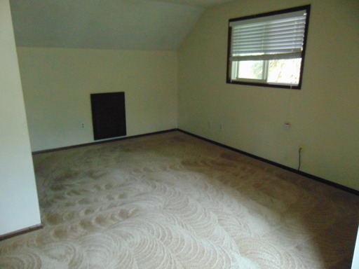 Building Photo - Terrific home, Large Yard, Quiet Street