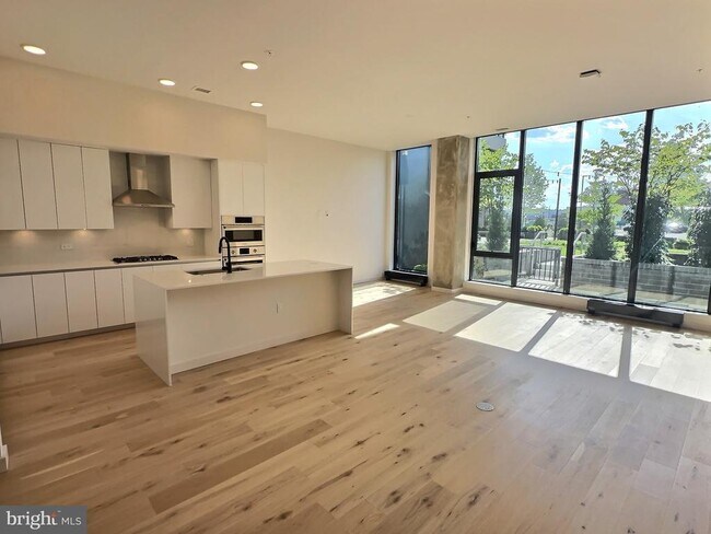 Building Photo - 3130 Potomac Ave