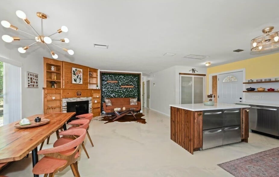 Building Photo - 2431 N Westwood Dr