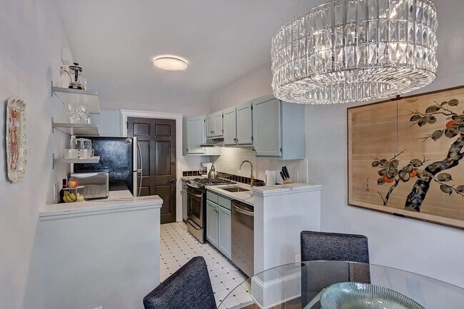 Building Photo - 518 Lamar Ave