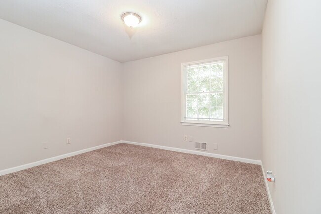 Building Photo - 3797 Kathryn Dr SW