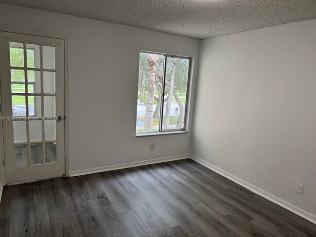 Building Photo - 12510 Vista Isles Dr