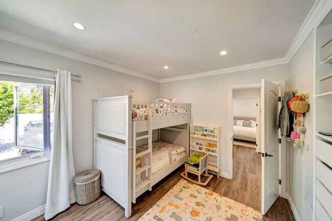 Building Photo - 7847 Apperson St