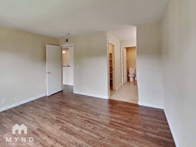 Building Photo - 530 E Patriot Blvd