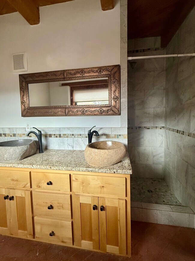 Building Photo - 5 Laughing Raven Rd