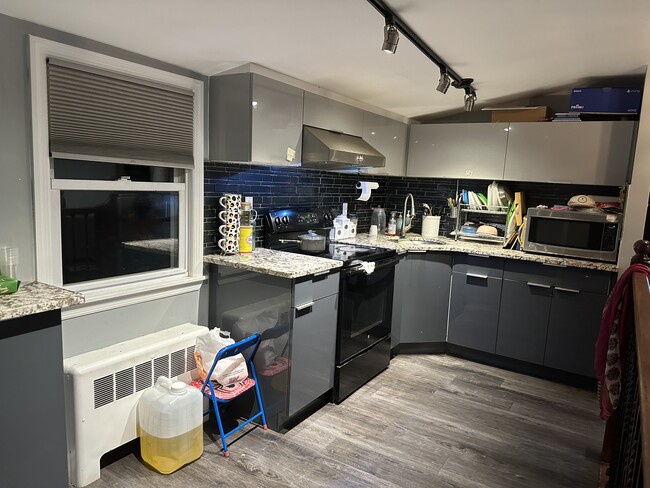 Building Photo - 199 Poppy Ave