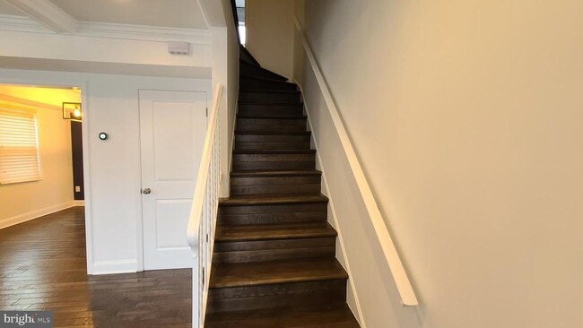 Building Photo - 417 Burbank St SE