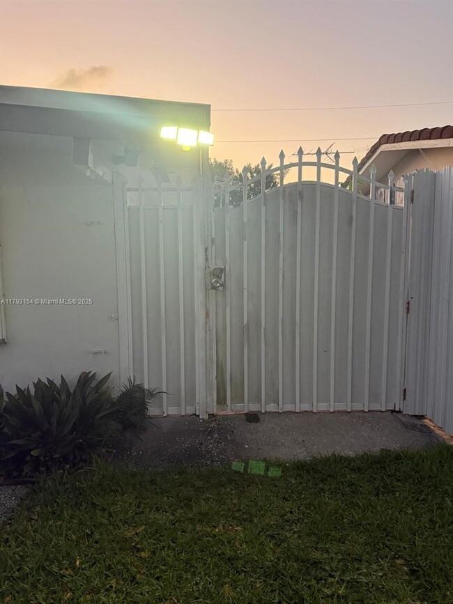 Building Photo - 18670 Belview Dr