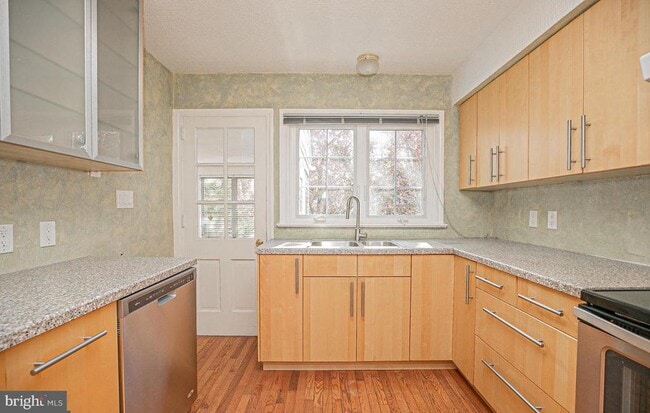 Building Photo - 526 Williams Rd