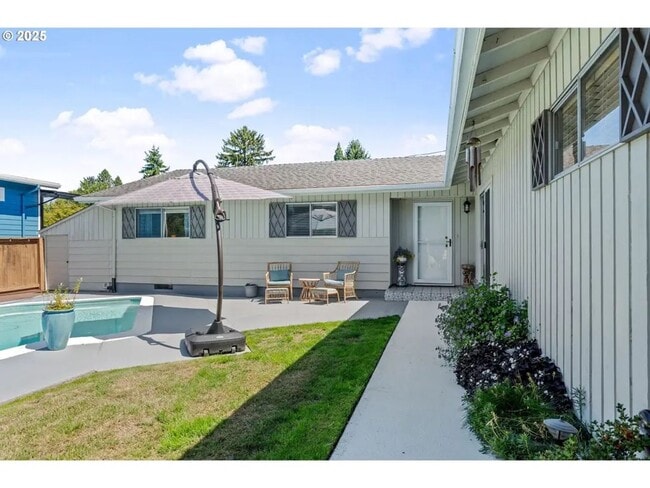 Building Photo - Charming 4-Bed Ranch Home with In-Ground P...