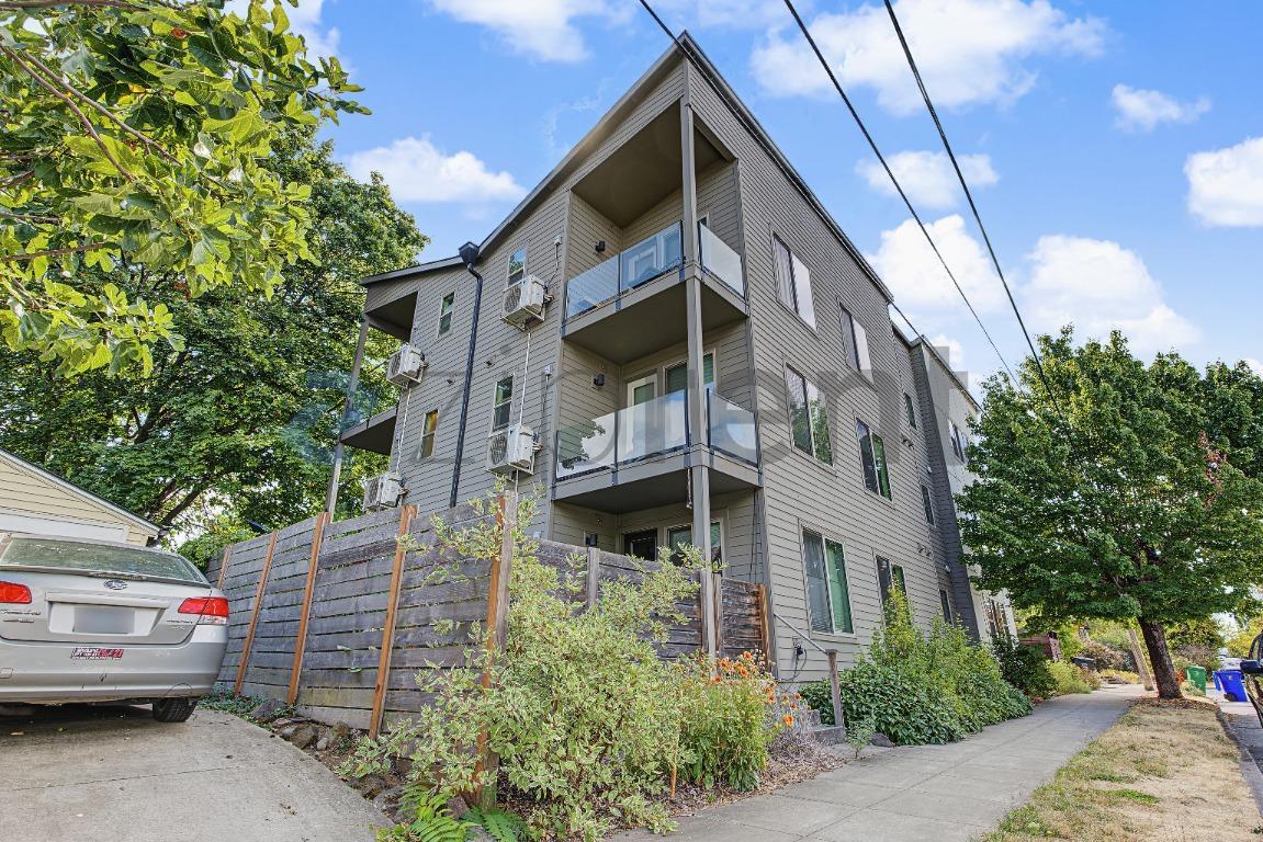 Building Photo - Unit D