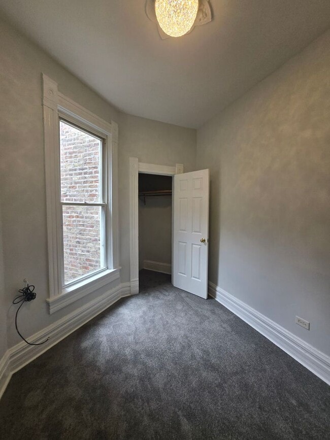 Building Photo - 4104 S Lake Park Ave