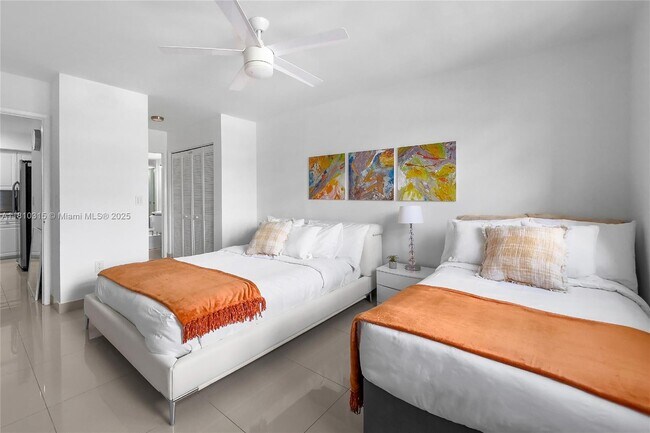 Building Photo - 19901 E Country Club Dr