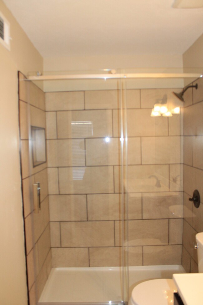 Building Photo - 4104 Spencer St