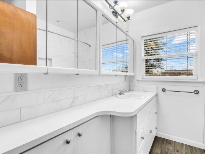 Building Photo - Floresville Property, Ask about our reduce...