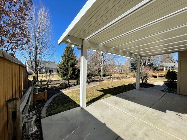 Building Photo - Beautiful 2 bed 2 bath home in the Woodbridge Subdivision.