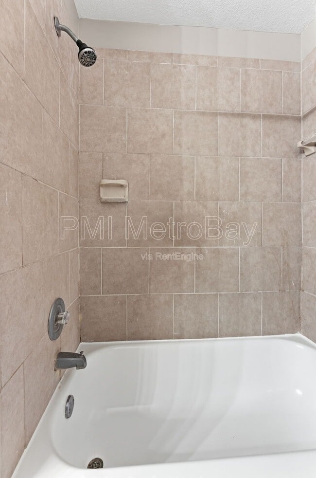Building Photo - 3306 Laurel Dale Dr