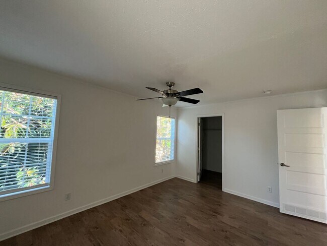 Building Photo - 171 Eland Dr