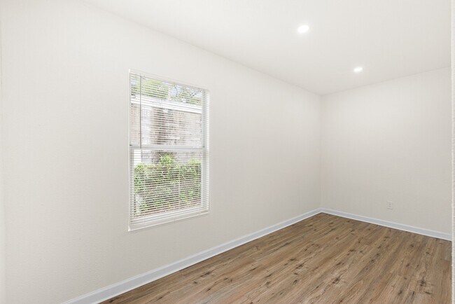 Building Photo - 1309 Bragg St