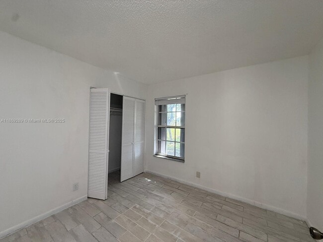 Building Photo - 1592 NW 7th Terrace