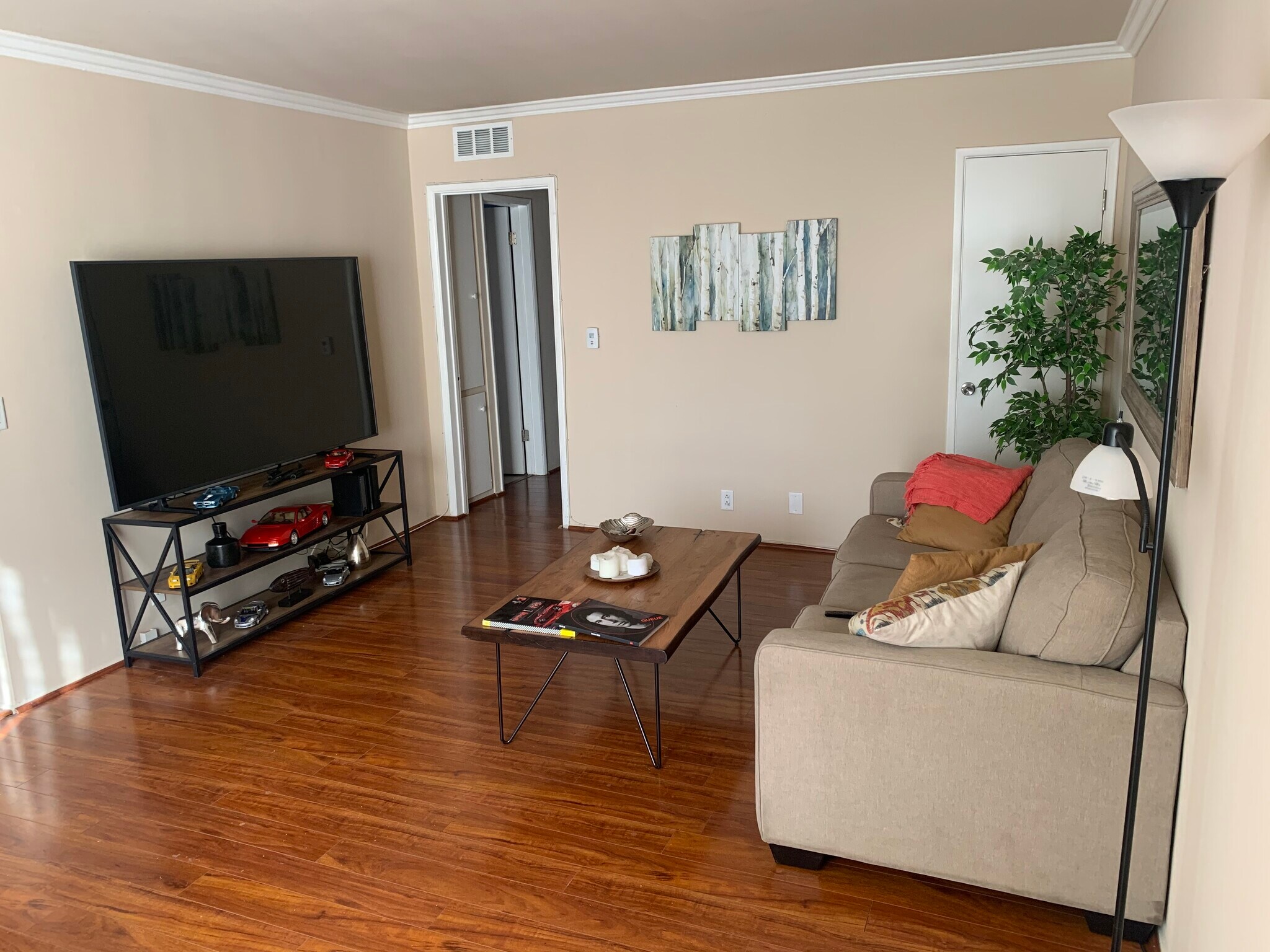 Building Photo - 1221 S Sherbourne Dr