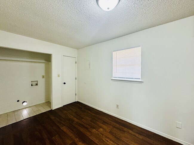 Building Photo - 154 Shady Ln