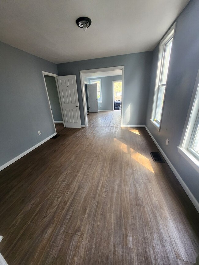 Building Photo - 3 bedroom single family home