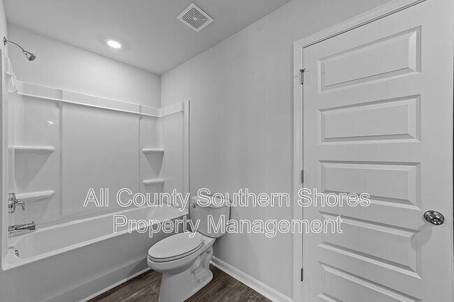 Building Photo - 136 Talladega Dr