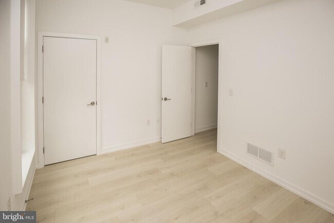 Building Photo - 1229 N 27th St