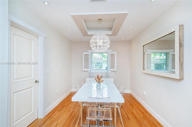 Building Photo - 1003 NE 118th St