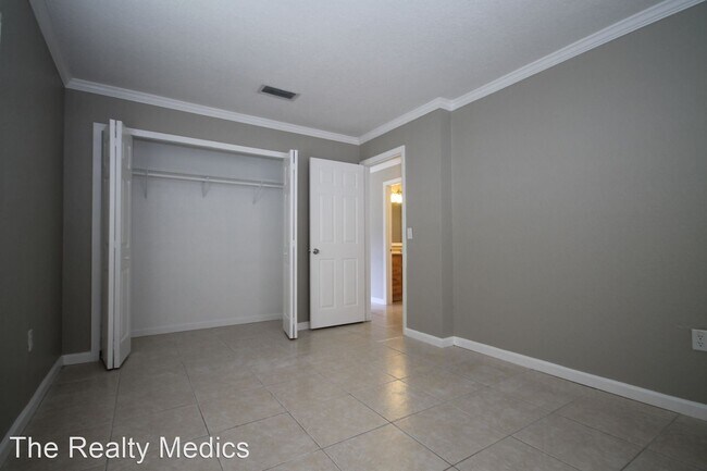 Building Photo - 3 br, 2 bath House - 1111 Tivoli Dr