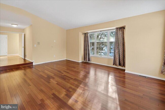 Building Photo - 7 Redwood Ct