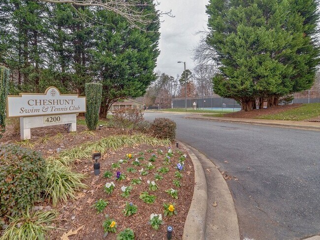 Building Photo - Well Maintained 4BD/2.5BA Home in the Cheshunt Community!