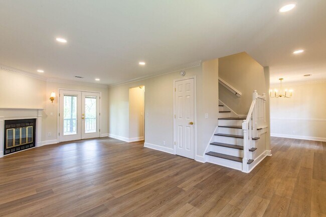 Building Photo - Charming Cul-de-Sac Home with Porch Swing & Wooded Views – 15 Mins from Nashville!