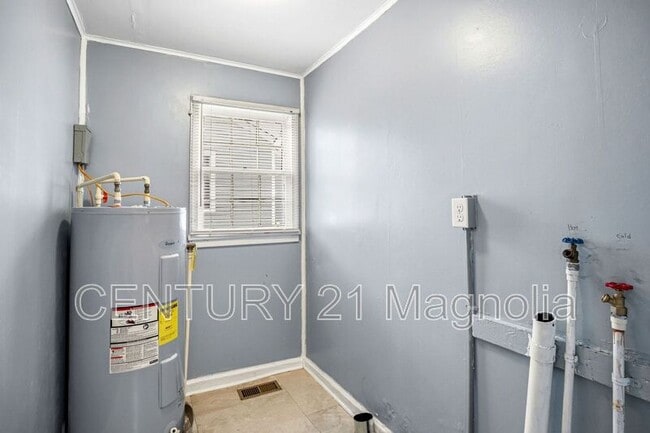 Building Photo - 934 Bluebird Rd