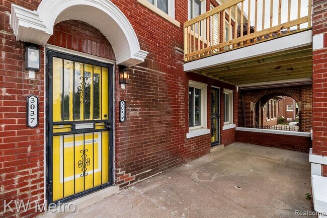 Building Photo - 3037 Calvert Ave