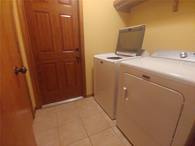 Building Photo - 2112 Ford St