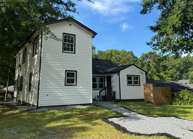 Building Photo - 1687 Porter Dr NW