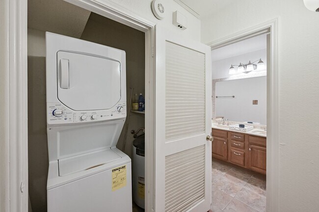 Building Photo - North Arlington Condo - 5 minutes to AT&T Stadium and Globe Life Field!