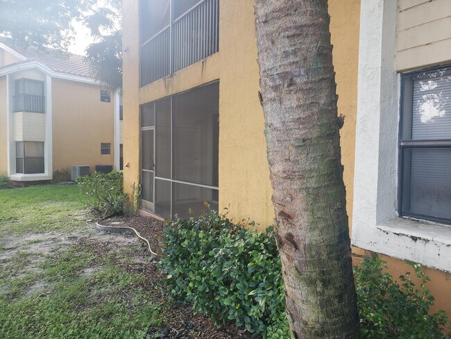 Building Photo - 3860 Coral Tree Cir