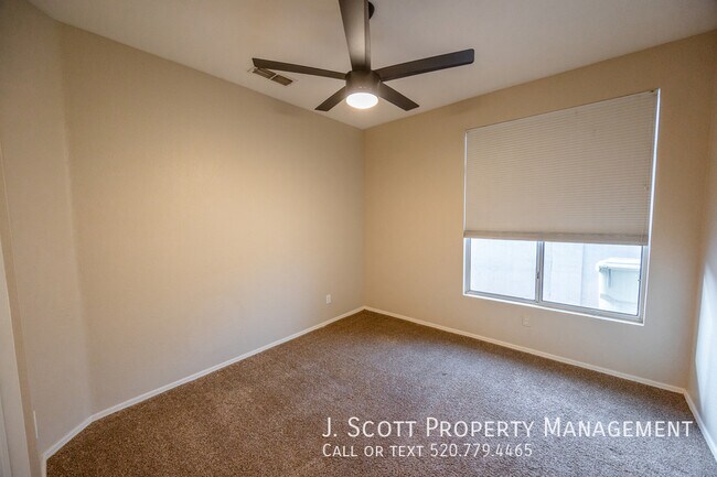 Building Photo - 7417 W Candelaria Dr