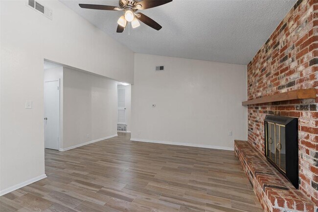 Building Photo - 325 Heartwood Dr