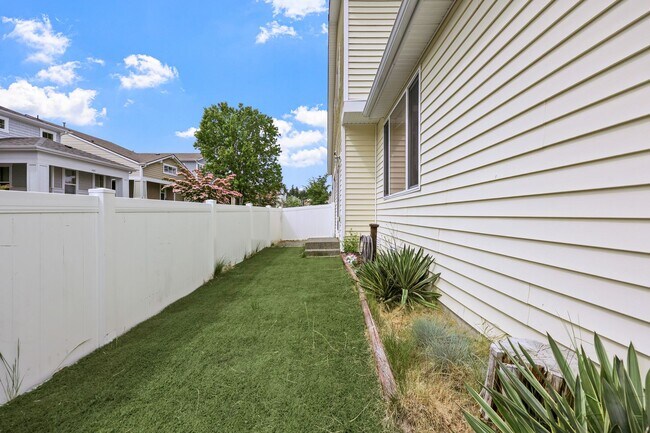 Building Photo - MOVE IN READY NOW! Corner lot, across from park, main floor master and easy I-5, JBLM commute!