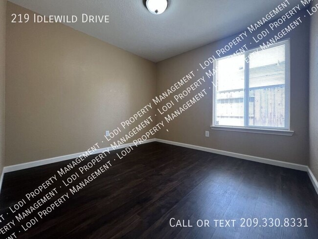 Building Photo - 219 Idlewild Dr